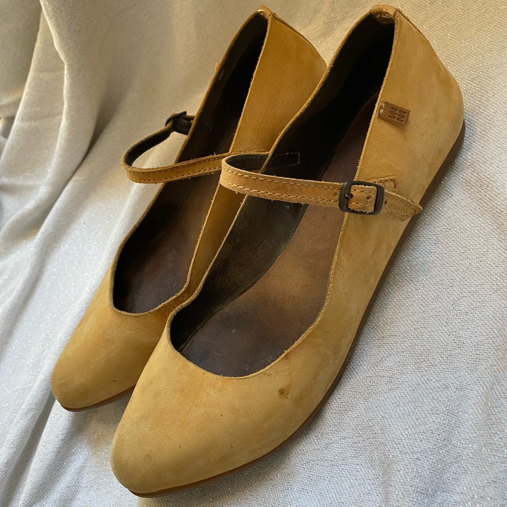 El Naturalista suede shoes